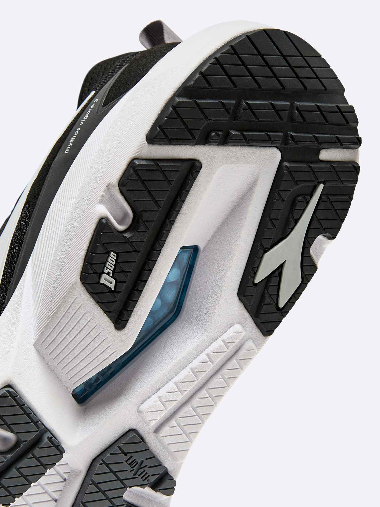 DIADORA MYTHOS BLUSHIELD VIGORE 3 Mens
